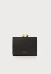 Portefeuille en cuir noir avec une texture lisse, doté d'une fermeture par clip avec deux spheres dorées et du logo "FURLA" en relief sur le devant.
