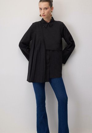 ASYMMETRIC WITH PLEAT DETAIL - Chemisier - black