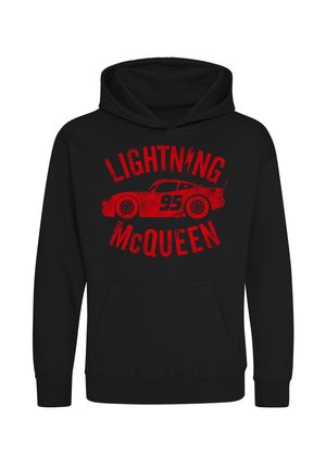 Sort hættetrøje med rød grafik af en racerbils og teksten "Lightning McQueen" over og under bilen med fede bogstaver.