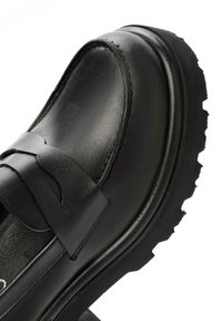 Derimod Plateaupumps - black