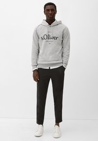 s.Oliver Chino - schwarz