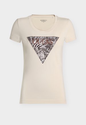 Kremowy, dopasowany t-shirt z krótkim rękawem, z dużym trójkątem z nadrukiem zebry i logo „GUESS USA” w kolorze różowego złota z przodu.