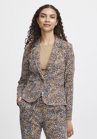 Mehrfarbiger Blazer mit einer taillierten Silhouette, ausgestattet mit einem strukturierten Stoff und einem gemusterten Design in Brauntönen, Orange und Blau.