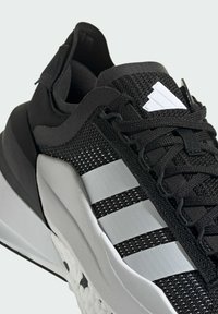 adidas Performance AVRYN X - Chaussures fitness - core black   cloud white   cloud white