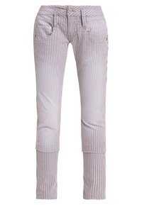 Randiga byxor tillverkade av ett lättviktsmaterial, med vertikala röda och blå ränder, fem fickor och en åtsittande passform med midjeband.