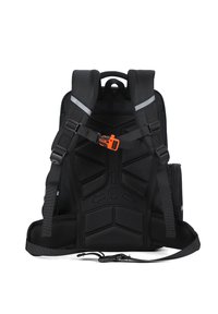 Sac à dos noir avec un dos rembourré, des bretelles ajustables et des accessoires orange. Comprend des accents réfléchissants et une surface texturée pour une meilleure prise.