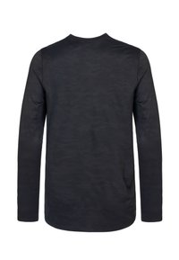 Langærmet skjorte, mørk sort farve, camouflage mønster, rund hals, glat tekstur, afslappet pasform, blødt stof. Ingen synlige metaldele eller detaljer.