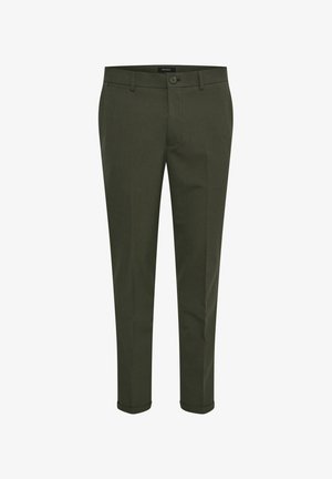 Pantaloni verde scuro con una vestibilità slim, caratterizzati da una parte anteriore piatta, due tasche laterali e un orlo arrotolato. Realizzati in un tessuto liscio e testurizzato.