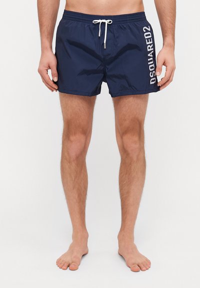 Marineblaue Schwimmshorts mit elastischem Bund und verstellbarem Kordelzug. Merkmale das weiße "DSQUARED2"-Logo auf der linken Seite. Leicht und mit glatter Textur.