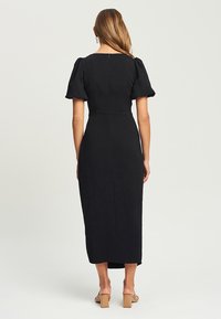 TUSSAH EFFIE MIDI - Shift-haljina - black