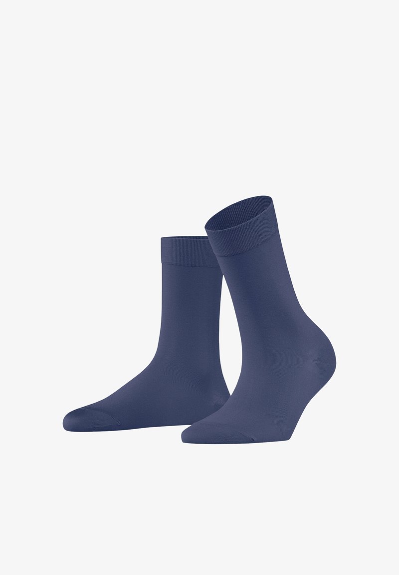 Marineblauwe sokken met een gladde textuur, halfhoge lengte tot midden van het kuit, en geribbelde boord. Voorzien van een naadloze teen voor extra comfort.