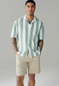 Next TEXTURED STRIPE SHORT SLEEVE WITH COLLAR  - REGULAR FIT - Vapaa-ajan kauluspaita - green