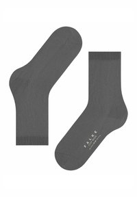 Un paio di calze di lana grigia scura, con polsini a coste, una calza che mostra il testo "FALKE COSY WOOL" e i dettagli della taglia sulla suola.