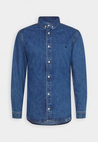 Jeansskjorta i mörkblått med långa ärmar, knapp-down krage, framknäppning med knappar och en liten logotyp på bröstet.