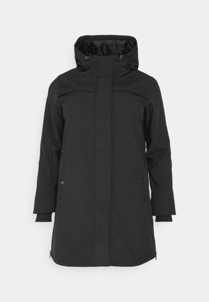 Chaqueta negra con capucha que cuenta con cierre de cremallera, bolsillos laterales y puños elásticos, fabricada con un material liso y resistente a las inclemencias del tiempo.
