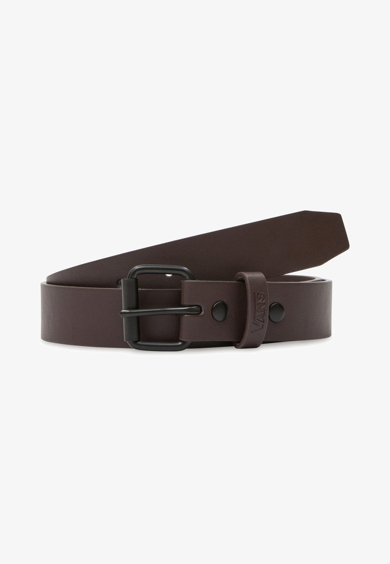 Ceinture en cuir marron avec une texture lisse et une boucle en métal noir. Comprend une boucle marquée et un design à extrémité effilée.
