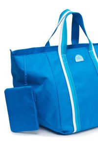Borsa a tracolla di tessuto blu con strisce bianche e azzurro chiaro, dotata di due manici robusti e di una pochette con zip removibile.
