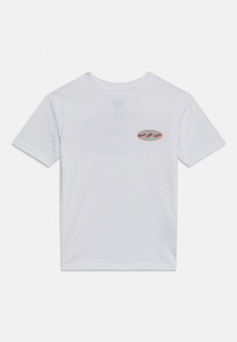 T-shirt di cotone bianco con colletto a girocollo, caratterizzato da un piccolo logo ovale con onde stilizzate in blu e arancione sul petto.