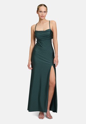 Dunkelgrünes Satin-Maxi-Kleid mit tailliertem Oberteil, Spaghetti-Trägern und einem seitlichen Schlitz, das kleine, verstreute Pünktchenmuster aufweist.