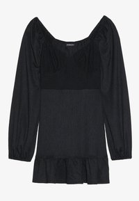 Svart blus med en rundad halsringning, långa puffärmar, texturerat tyg och en volangkant. Har insydda detaljer vid bysten.