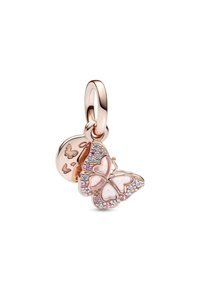 Ciondolo farfalla in oro rosa con smalto rosa e cristalli multicolori. Forma dettagliata con un anello pendente e design di farfalla incisa.