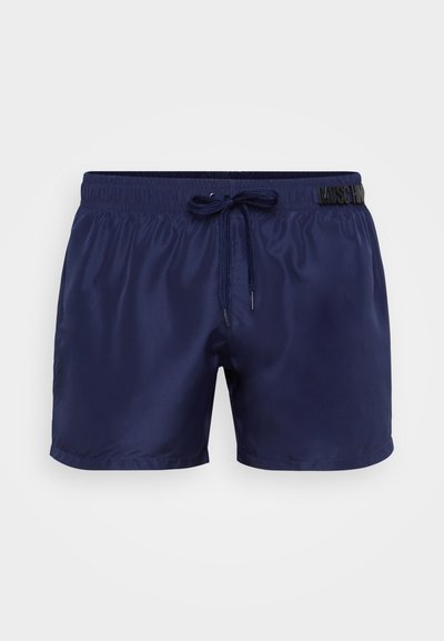 Marina sim shorts gjorda av mjukt tyg. Har en elastisk midja med snörning och en logotypdekoration på sidan.