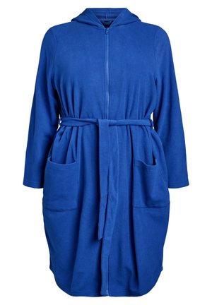 Accappatoio in pile blu con zip frontale, cappuccio, vita con cintura e due tasche frontali. Texture morbida, maniche lunghe e design lungo fino al ginocchio.