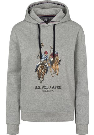 Szara bluza z kapturem z czarnymi sznurkami, na której z przodu znajdują się dwaj jeźdźcy polo na koniach oraz napis "U.S. POLO ASSN. SINCE 1890".