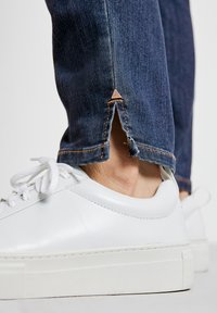 Thumbnail Image 3