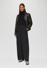 QS MIT ROLLKRAGEN - Langarmshirt - schwarz