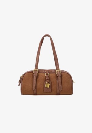 Braune Lederhandtasche mit zwei oberen Griffen, goldfarbenen Schnallendetails und einem kleinen Vorhängeschloss an einem vorderen Riemen.
