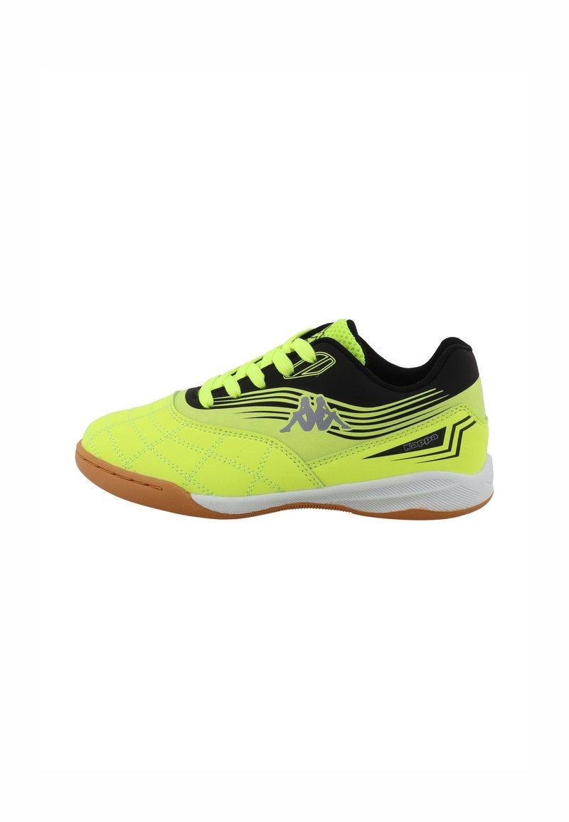 Scarpa da ginnastica giallo brillante con accenti neri, tomaia testurizzata, collo imbottito e suola in gomma naturale. Presenta lacci e logo sul lato.