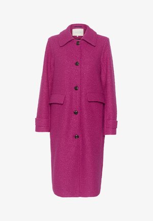 Fuchsia uldblandingsfrakke med klassisk krave, frontlukning med knapper, to forlommer og lange ærmer. Teksturert stof og knælangt design.
