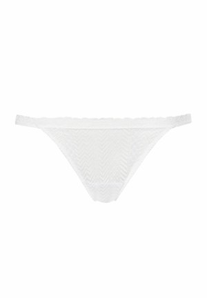 Witte kanten slip met een zigzagpatroon, voorzien van een geschulpte tailleband en dunne bandjes, ontworpen voor minimale bedekking.