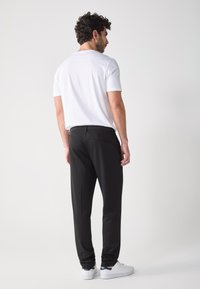 Pier One Chino - black