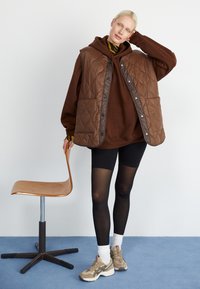 ASICS SportStyle GEL-1090V2 - Sneakers laag - simply taupe/dark taupe