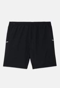 Μαύρο αθλητικό σορτς από ελαφρύ ύφασμα, με ελαστική μέση, πλαϊνές τσέπες και ανακλαστικές λεπτομέρειες κατά μήκος των ραφών.
