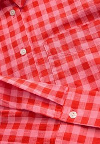 Unselected, red pink gingham