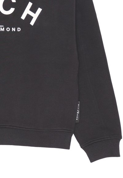 Felpa nera con grande testo bianco; polsini e fondo a costine; piccolo cartellino del marchio sulla manica sinistra con la scritta "RICHMOND".