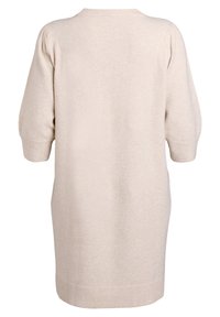 Beige stickad klänning med korta puffärmar, rundad halsringning och ribbad nederkant. Slät textur, knälång design, minimalistisk stil.