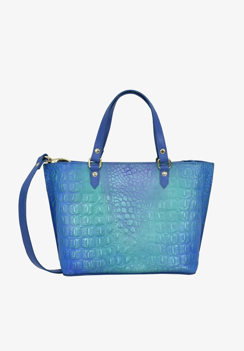 Tasche mit Krokodil-Optik in einem Farbverlauf von Blau, glatte Textur, zwei Obertragehenkel und einem abnehmbaren Schulterriemen. Akzente aus goldfarbenem Metall.