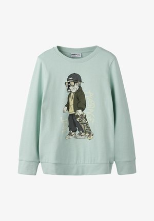 Sweat-shirt bleu clair avec un graphisme d'un bouledogue portant une casquette, des lunettes de soleil, un sweat à capuche, des baskets, tenant un skateboard avec le texte "Los Angeles".