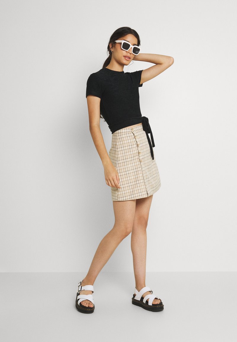 Damen Kleider | Gina Tricot SEVGI T-Shirt print black/schwarz - JW84867 Damen Kleider | Gina Tricot SEVGI T-Shirt print black/schwarz - JW84867
