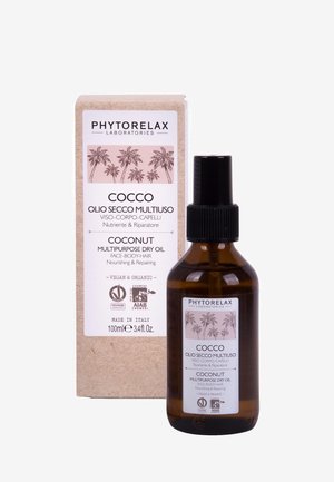 Olio secco multiuso al cocco in una bottiglia di vetro marrone con pompa nera. Scatola di cartone con grafiche di palme e dettagli sul prodotto.