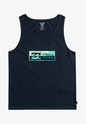 Camiseta sin mangas azul marino de algodón, con un gráfico rectangular verde que presenta olas y el texto "BILLA BONG" en una fuente negrita.