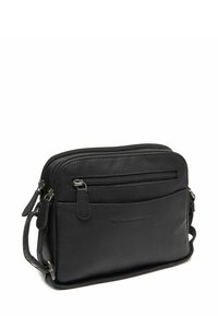 Borsa a tracolla in pelle nera con una finitura testurizzata, dotata di due compartimenti con zip e una tracolla regolabile. Forma compatta e rettangolare.