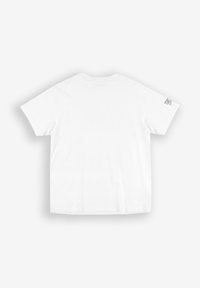 Biała bawełniana koszulka z krótkimi rękawami, okrągłym dekoltem i gładkimi plecami; z małym nadrukiem na prawym rękawie jako detal.