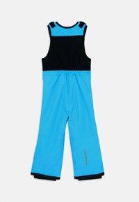 Blå och svarta ärmlösa snöbyxor med justerbara axelremmar och elastisk midja, designade för kalla väderförhållanden.