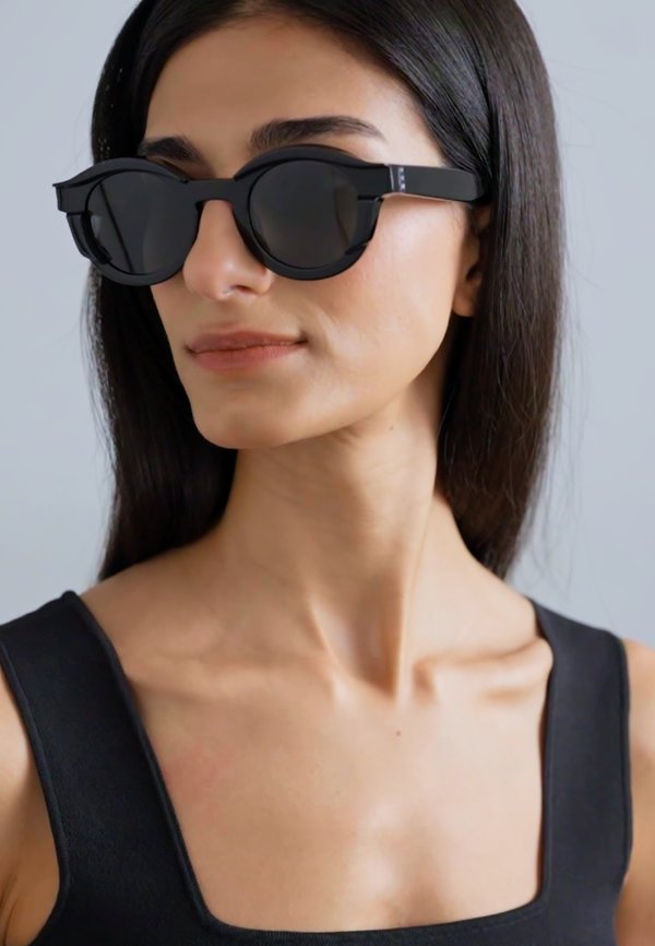 SLIPPERY - Sunglasses2