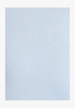 Tessuto azzurro chiaro con texture a maglia fine, che mostra un motivo a coste verticali in tutta la sua estensione.